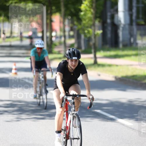 10.08.2025 - GEWOBA Citytriathlon Bremen Yannick Fuchs http://msf.ph/oto/8565856 10.08.2025 14:52:24 Radfahren 327, 329, 347, 361, 381, 412, 439, 469, 496, 520 meine-sportfotos.de