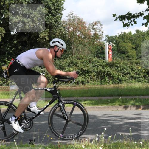 10.08.2025 - GEWOBA Citytriathlon Bremen Yannick Fuchs http://msf.ph/oto/8565859 10.08.2025 12:11:27 Radfahren 575, 578, 583, 645, 713, 894, 1038 meine-sportfotos.de
