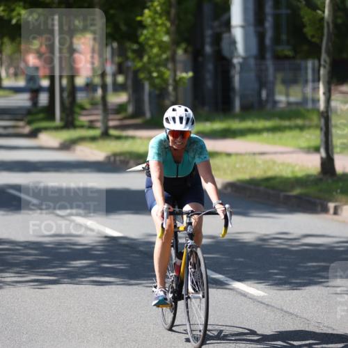 10.08.2025 - GEWOBA Citytriathlon Bremen Yannick Fuchs http://msf.ph/oto/8565860 10.08.2025 14:52:24 Radfahren 327, 329, 347, 361, 381, 412, 439, 469, 496, 520 meine-sportfotos.de
