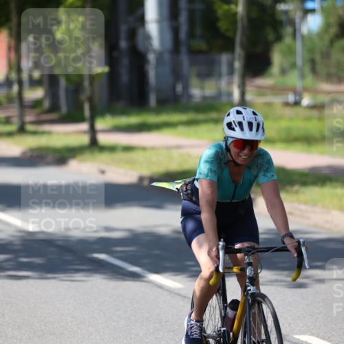 10.08.2025 - GEWOBA Citytriathlon Bremen Yannick Fuchs http://msf.ph/oto/8565863 10.08.2025 14:52:25 Radfahren 327, 329, 347, 361, 381, 412, 439, 469, 496, 520 meine-sportfotos.de