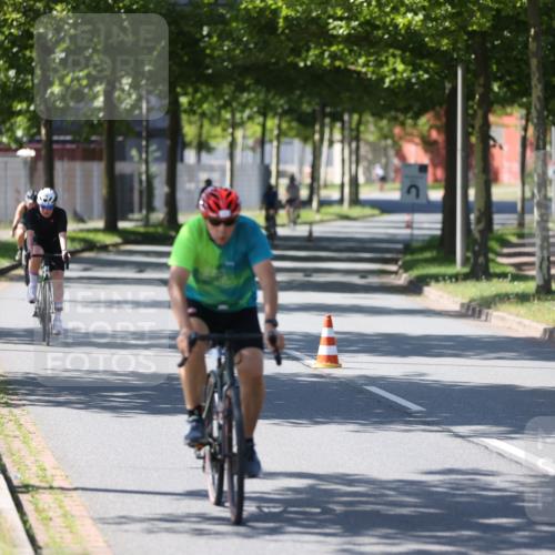 10.08.2025 - GEWOBA Citytriathlon Bremen Yannick Fuchs http://msf.ph/oto/8565867 10.08.2025 14:52:26 Radfahren 327, 329, 347, 361, 381, 412, 439, 469, 496, 520 meine-sportfotos.de