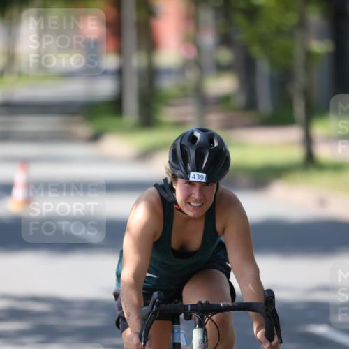 10.08.2025 - GEWOBA Citytriathlon Bremen Yannick Fuchs http://msf.ph/oto/8565888 10.08.2025 14:52:31 Radfahren 327, 329, 347, 361, 381, 439, 459, 469, 496, 520 meine-sportfotos.de