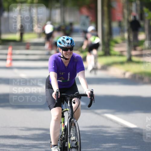 10.08.2025 - GEWOBA Citytriathlon Bremen Yannick Fuchs http://msf.ph/oto/8565986 10.08.2025 14:53:42 Radfahren 291, 300, 419, 438, 501 meine-sportfotos.de