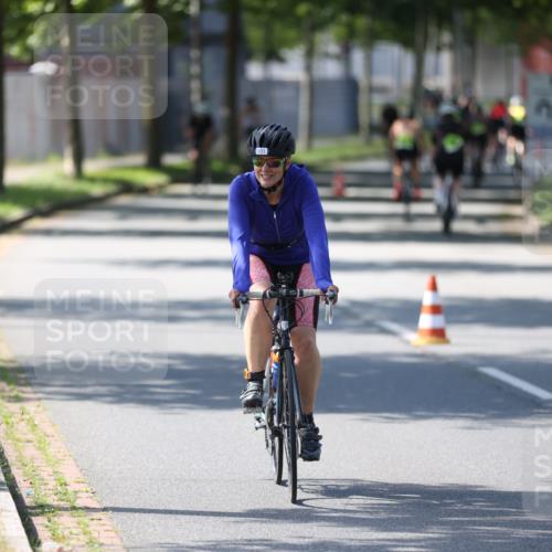 10.08.2025 - GEWOBA Citytriathlon Bremen Yannick Fuchs http://msf.ph/oto/8565994 10.08.2025 14:53:45 Radfahren 291, 300, 419, 438, 501 meine-sportfotos.de