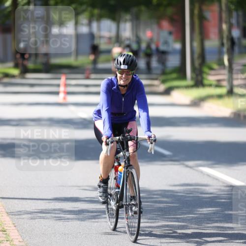10.08.2025 - GEWOBA Citytriathlon Bremen Yannick Fuchs http://msf.ph/oto/8565999 10.08.2025 14:53:45 Radfahren 291, 300, 419, 438, 501 meine-sportfotos.de