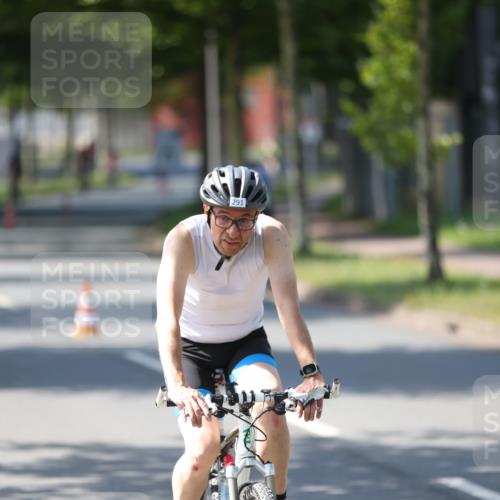 10.08.2025 - GEWOBA Citytriathlon Bremen Yannick Fuchs http://msf.ph/oto/8566020 10.08.2025 14:53:55 Radfahren 291, 300, 345, 434, 438, 473, 485, 519 meine-sportfotos.de
