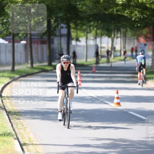 10.08.2025 - GEWOBA Citytriathlon Bremen Yannick Fuchs http://msf.ph/oto/8566026 10.08.2025 14:53:57 Radfahren 291, 300, 345, 434, 438, 473, 485, 519 meine-sportfotos.de