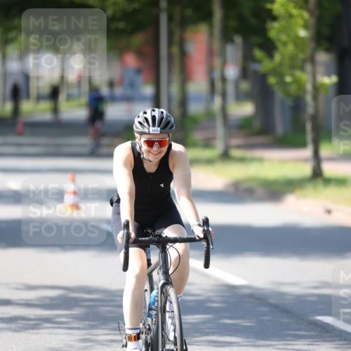 10.08.2025 - GEWOBA Citytriathlon Bremen Yannick Fuchs http://msf.ph/oto/8566035 10.08.2025 14:53:59 Radfahren 291, 300, 345, 362, 433, 434, 438, 473, 485, 519 meine-sportfotos.de