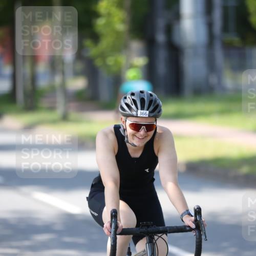 10.08.2025 - GEWOBA Citytriathlon Bremen Yannick Fuchs http://msf.ph/oto/8566036 10.08.2025 14:53:59 Radfahren 291, 300, 345, 362, 433, 434, 438, 473, 485, 519 meine-sportfotos.de