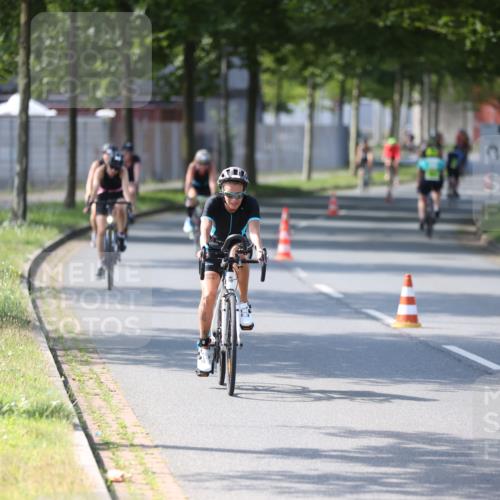 10.08.2025 - GEWOBA Citytriathlon Bremen Yannick Fuchs http://msf.ph/oto/8566039 10.08.2025 14:54:04 Radfahren 300, 345, 362, 433, 434, 473, 485, 508, 519 meine-sportfotos.de