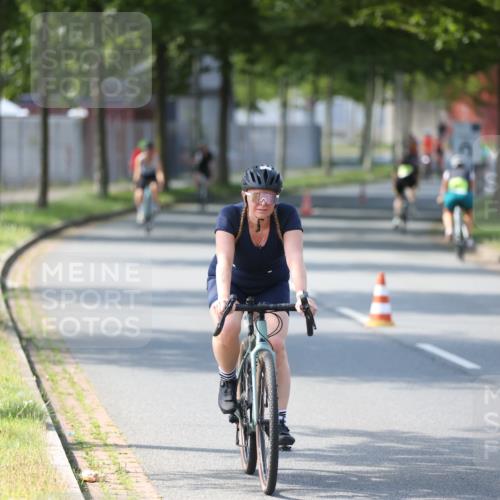 10.08.2025 - GEWOBA Citytriathlon Bremen Yannick Fuchs http://msf.ph/oto/8566066 10.08.2025 14:54:10 Radfahren 206, 324, 345, 362, 433, 434, 454, 473, 475, 485, 508, 519 meine-sportfotos.de