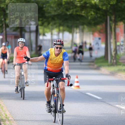 10.08.2025 - GEWOBA Citytriathlon Bremen Yannick Fuchs http://msf.ph/oto/8566120 10.08.2025 14:54:22 Radfahren 206, 316, 324, 362, 387, 393, 433, 454, 475, 489, 507, 508, 514 meine-sportfotos.de