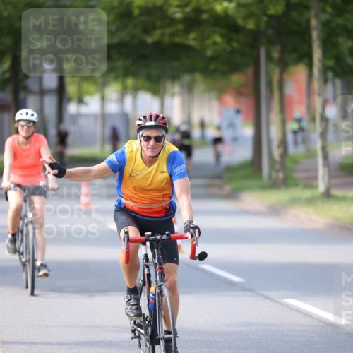 10.08.2025 - GEWOBA Citytriathlon Bremen Yannick Fuchs http://msf.ph/oto/8566122 10.08.2025 14:54:22 Radfahren 206, 316, 324, 362, 387, 393, 433, 454, 475, 489, 507, 508, 514 meine-sportfotos.de