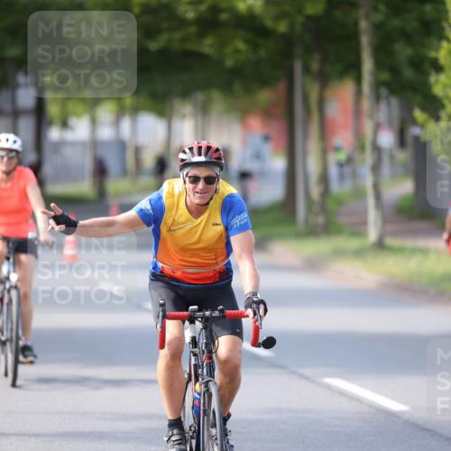 10.08.2025 - GEWOBA Citytriathlon Bremen Yannick Fuchs http://msf.ph/oto/8566123 10.08.2025 14:54:22 Radfahren 206, 316, 324, 362, 387, 393, 433, 454, 475, 489, 507, 508, 514 meine-sportfotos.de