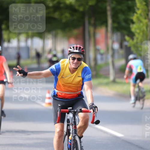 10.08.2025 - GEWOBA Citytriathlon Bremen Yannick Fuchs http://msf.ph/oto/8566125 10.08.2025 14:54:23 Radfahren 206, 316, 324, 362, 387, 393, 433, 454, 475, 489, 507, 508, 514 meine-sportfotos.de
