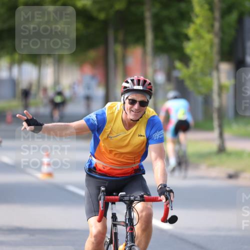 10.08.2025 - GEWOBA Citytriathlon Bremen Yannick Fuchs http://msf.ph/oto/8566127 10.08.2025 14:54:23 Radfahren 206, 316, 324, 362, 387, 393, 433, 454, 475, 489, 507, 508, 514 meine-sportfotos.de