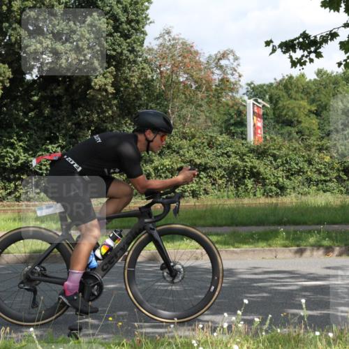 10.08.2025 - GEWOBA Citytriathlon Bremen Yannick Fuchs http://msf.ph/oto/8566141 10.08.2025 12:14:09 Radfahren 587, 590, 615, 616, 630, 689, 788, 793, 801, 873, 950, 951, 1030 meine-sportfotos.de