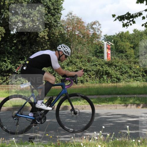 10.08.2025 - GEWOBA Citytriathlon Bremen Yannick Fuchs http://msf.ph/oto/8566148 10.08.2025 12:14:13 Radfahren 587, 615, 616, 630, 655, 689, 788, 793, 801, 873, 888, 950, 951, 1030 meine-sportfotos.de