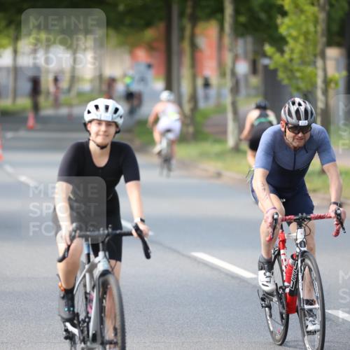 10.08.2025 - GEWOBA Citytriathlon Bremen Yannick Fuchs http://msf.ph/oto/8566158 10.08.2025 14:54:31 Radfahren 194, 206, 316, 324, 355, 370, 387, 393, 440, 454, 475, 489, 507, 514, 518 meine-sportfotos.de