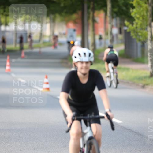 10.08.2025 - GEWOBA Citytriathlon Bremen Yannick Fuchs http://msf.ph/oto/8566160 10.08.2025 14:54:32 Radfahren 194, 206, 316, 324, 355, 370, 387, 393, 440, 475, 489, 507, 514, 518 meine-sportfotos.de