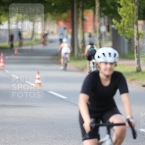 10.08.2025 - GEWOBA Citytriathlon Bremen Yannick Fuchs http://msf.ph/oto/8566162 10.08.2025 14:54:32 Radfahren 194, 206, 316, 324, 355, 370, 387, 393, 440, 475, 489, 507, 514, 518 meine-sportfotos.de