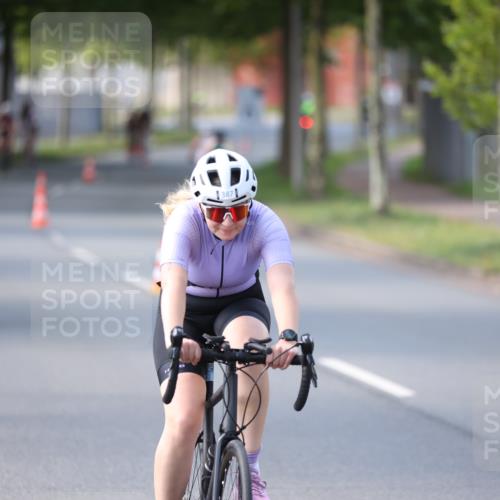 10.08.2025 - GEWOBA Citytriathlon Bremen Yannick Fuchs http://msf.ph/oto/8566166 10.08.2025 14:54:33 Radfahren 194, 206, 316, 355, 370, 387, 393, 440, 489, 507, 514, 518 meine-sportfotos.de