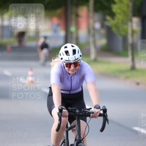 10.08.2025 - GEWOBA Citytriathlon Bremen Yannick Fuchs http://msf.ph/oto/8566168 10.08.2025 14:54:34 Radfahren 194, 206, 316, 355, 370, 387, 393, 440, 489, 507, 514, 518 meine-sportfotos.de