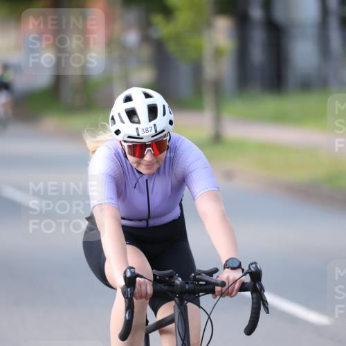 10.08.2025 - GEWOBA Citytriathlon Bremen Yannick Fuchs http://msf.ph/oto/8566170 10.08.2025 14:54:34 Radfahren 194, 206, 316, 355, 370, 387, 393, 440, 489, 507, 514, 518 meine-sportfotos.de