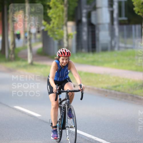 10.08.2025 - GEWOBA Citytriathlon Bremen Yannick Fuchs http://msf.ph/oto/8566186 10.08.2025 14:54:37 Radfahren 194, 316, 355, 370, 387, 393, 440, 489, 507, 514, 518 meine-sportfotos.de