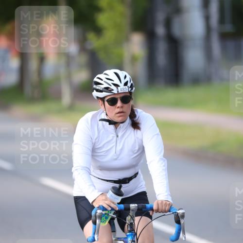 10.08.2025 - GEWOBA Citytriathlon Bremen Yannick Fuchs http://msf.ph/oto/8566187 10.08.2025 14:54:38 Radfahren 194, 316, 355, 370, 387, 393, 440, 489, 507, 514, 518 meine-sportfotos.de