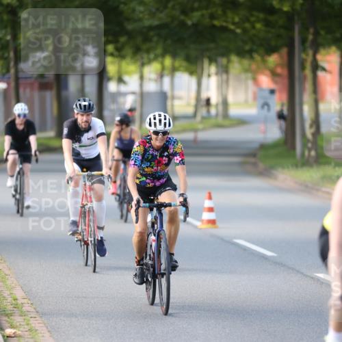 10.08.2025 - GEWOBA Citytriathlon Bremen Yannick Fuchs http://msf.ph/oto/8566195 10.08.2025 14:54:41 Radfahren 194, 316, 355, 370, 387, 393, 440, 489, 507, 514, 518 meine-sportfotos.de