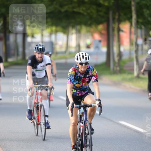 10.08.2025 - GEWOBA Citytriathlon Bremen Yannick Fuchs http://msf.ph/oto/8566200 10.08.2025 14:54:42 Radfahren 194, 316, 355, 370, 387, 440, 489, 507, 514, 518 meine-sportfotos.de
