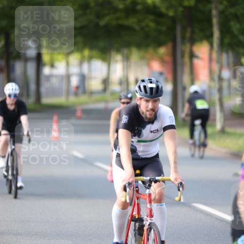 10.08.2025 - GEWOBA Citytriathlon Bremen Yannick Fuchs http://msf.ph/oto/8566205 10.08.2025 14:54:43 Radfahren 194, 316, 355, 370, 387, 440, 489, 507, 514, 518 meine-sportfotos.de