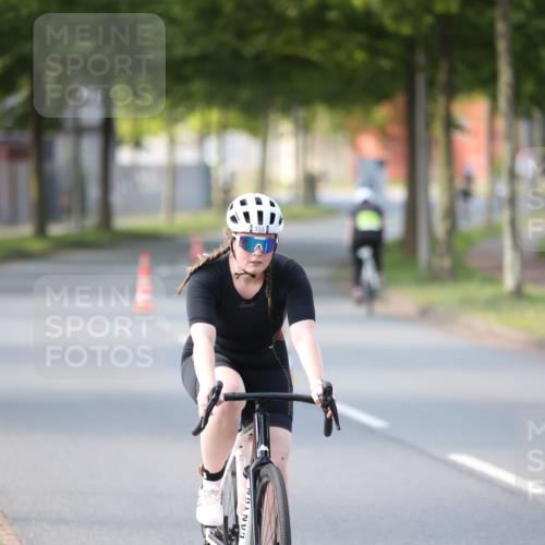 10.08.2025 - GEWOBA Citytriathlon Bremen Yannick Fuchs http://msf.ph/oto/8566212 10.08.2025 14:54:44 Radfahren 194, 316, 355, 370, 440, 489, 507, 514, 518 meine-sportfotos.de