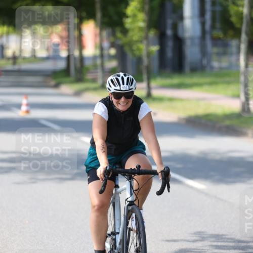 10.08.2025 - GEWOBA Citytriathlon Bremen Yannick Fuchs http://msf.ph/oto/8566225 10.08.2025 14:55:07 Radfahren 284, 335, 357, 375, 424, 430, 450, 451, 511, 524 meine-sportfotos.de