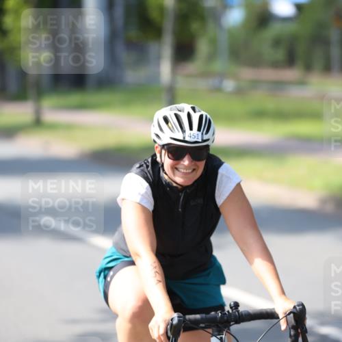 10.08.2025 - GEWOBA Citytriathlon Bremen Yannick Fuchs http://msf.ph/oto/8566228 10.08.2025 14:55:08 Radfahren 284, 335, 357, 375, 424, 430, 450, 451, 511, 524 meine-sportfotos.de
