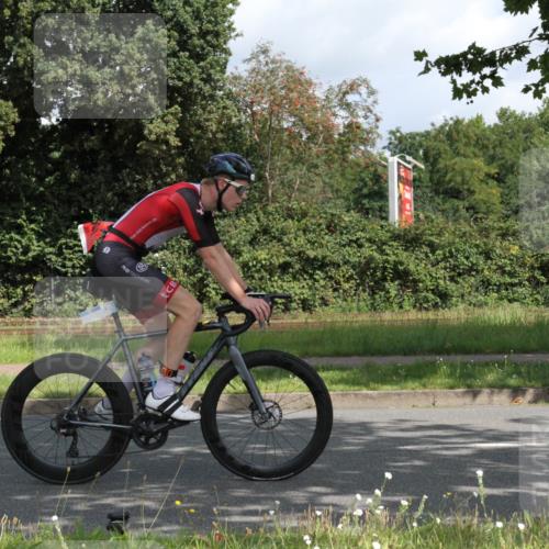 10.08.2025 - GEWOBA Citytriathlon Bremen Yannick Fuchs http://msf.ph/oto/8566229 10.08.2025 12:14:57 Radfahren 551, 627, 635, 657, 736, 753, 826, 857, 895, 897, 959, 1011, 1020 meine-sportfotos.de