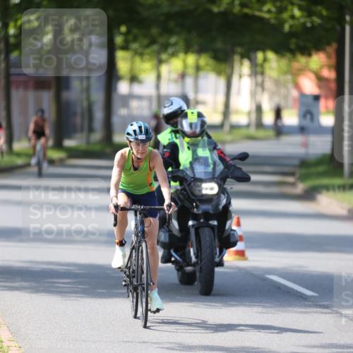 10.08.2025 - GEWOBA Citytriathlon Bremen Yannick Fuchs http://msf.ph/oto/8566230 10.08.2025 14:55:09 Radfahren 284, 335, 357, 375, 424, 430, 443, 450, 451, 511, 524 meine-sportfotos.de