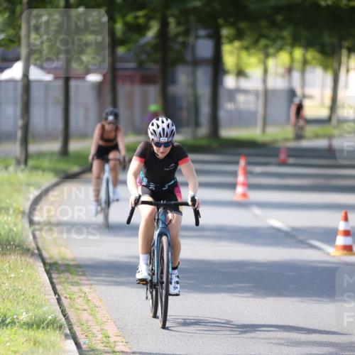 10.08.2025 - GEWOBA Citytriathlon Bremen Yannick Fuchs http://msf.ph/oto/8566239 10.08.2025 14:55:12 Radfahren 284, 357, 375, 424, 430, 443, 450, 451, 511, 524 meine-sportfotos.de