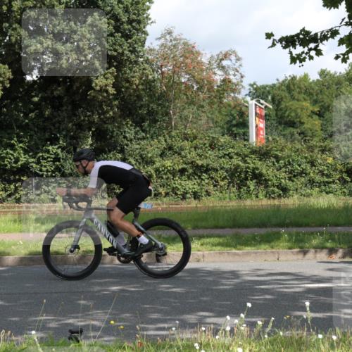 10.08.2025 - GEWOBA Citytriathlon Bremen Yannick Fuchs http://msf.ph/oto/8566246 10.08.2025 12:15:01 Radfahren 551, 564, 627, 635, 657, 753, 826, 852, 857, 895, 897, 959, 1011, 1020 meine-sportfotos.de