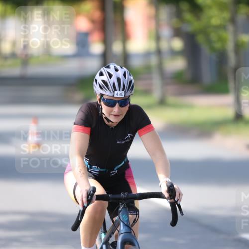10.08.2025 - GEWOBA Citytriathlon Bremen Yannick Fuchs http://msf.ph/oto/8566247 10.08.2025 14:55:14 Radfahren 284, 375, 424, 430, 443, 450, 451, 511, 524 meine-sportfotos.de