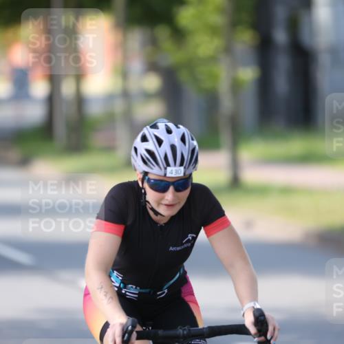 10.08.2025 - GEWOBA Citytriathlon Bremen Yannick Fuchs http://msf.ph/oto/8566248 10.08.2025 14:55:14 Radfahren 284, 375, 424, 430, 443, 450, 451, 511, 524 meine-sportfotos.de