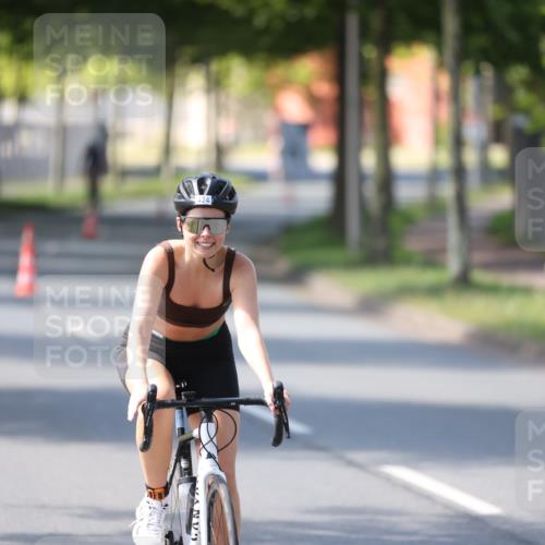 10.08.2025 - GEWOBA Citytriathlon Bremen Yannick Fuchs http://msf.ph/oto/8566255 10.08.2025 14:55:15 Radfahren 284, 424, 430, 443, 450, 451, 465, 511, 524 meine-sportfotos.de