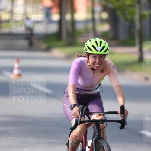 10.08.2025 - GEWOBA Citytriathlon Bremen Yannick Fuchs http://msf.ph/oto/8566268 10.08.2025 14:55:19 Radfahren 284, 424, 430, 443, 465, 511, 524, 530 meine-sportfotos.de