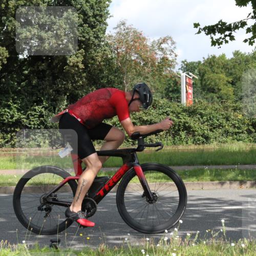 10.08.2025 - GEWOBA Citytriathlon Bremen Yannick Fuchs http://msf.ph/oto/8566282 10.08.2025 12:15:18 Radfahren 564, 591, 643, 753, 852, 858, 876, 947, 959, 1011 meine-sportfotos.de