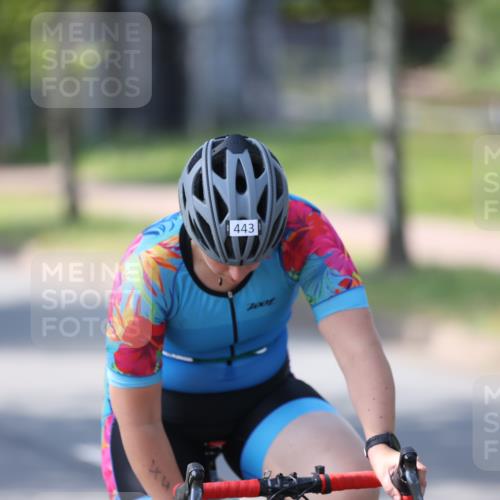 10.08.2025 - GEWOBA Citytriathlon Bremen Yannick Fuchs http://msf.ph/oto/8566286 10.08.2025 14:55:27 Radfahren 284, 443, 465, 511, 530 meine-sportfotos.de