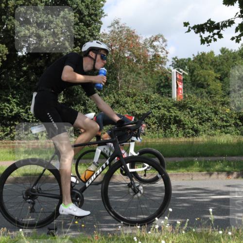 10.08.2025 - GEWOBA Citytriathlon Bremen Yannick Fuchs http://msf.ph/oto/8566288 10.08.2025 12:15:22 Radfahren 564, 591, 643, 834, 852, 858, 876, 947, 1011 meine-sportfotos.de