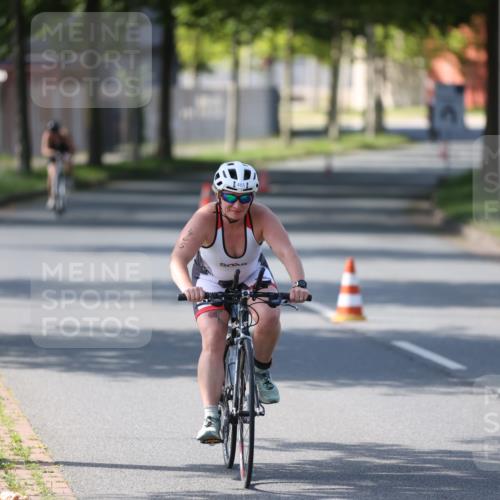 10.08.2025 - GEWOBA Citytriathlon Bremen Yannick Fuchs http://msf.ph/oto/8566292 10.08.2025 14:55:29 Radfahren 284, 364, 443, 465, 530 meine-sportfotos.de