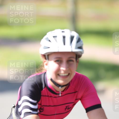 10.08.2025 - GEWOBA Citytriathlon Bremen Yannick Fuchs http://msf.ph/oto/8566362 10.08.2025 14:56:50 Radfahren 299, 392, 435 meine-sportfotos.de