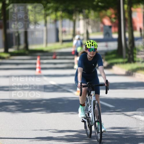 10.08.2025 - GEWOBA Citytriathlon Bremen Yannick Fuchs http://msf.ph/oto/8566390 10.08.2025 14:57:08 Radfahren 388, 414 meine-sportfotos.de
